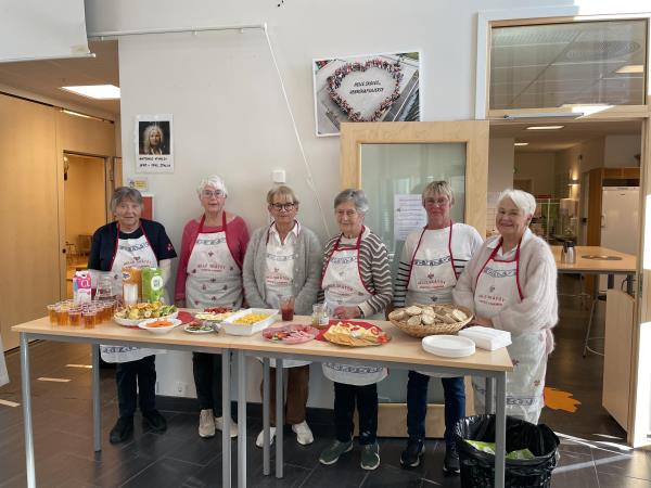 Lenke til artikkel: Tusen takk til Skåtøy Sanitetsforening for skolefrokost til alle elevene.